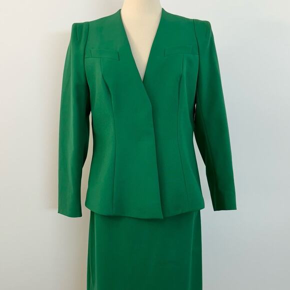 Escada Green 2-Piece Skirt Suit Blazer Wool Blend Green | Size 38 & 40 (US 8-10) - Picture 2 of 16